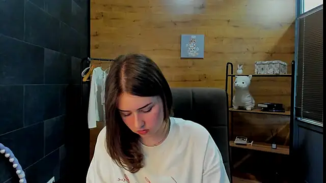 PaulineeJones online show from 06-09-26, 09:10