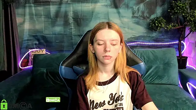 Snapshot of CarolInWonderland chatting on 07-01-26, 06:59 CarolInWonderland online show from 07-01-26, 06:59