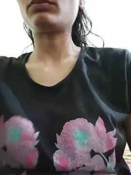 Snapshot of Shaina01 chatting on 06-14-26, 10:28 Shaina01 online show from 06-14-26, 10:28