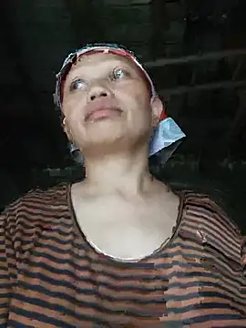 Snapshot of Ila-min chatting on 06-19-26, 08:40 Ila-min online show from 06-19-26, 08:40