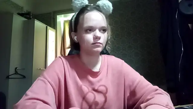 FlirtingAdele 1 online show from 06-13-26, 07:17