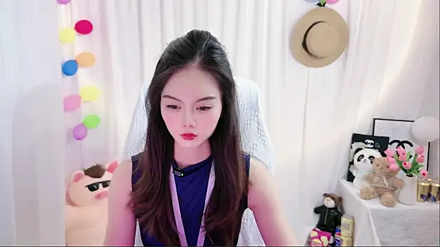 Snapshot of Ella-008 chatting on 06-11-26, 05:05 Ella-008 online show from 06-11-26, 05:05