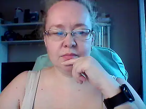 Snapshot of Viola27 chatting on 06-15-26, 02:19 Viola27 online show from 06-15-26, 02:19