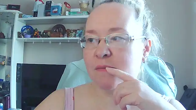Snapshot of Viola27 chatting on 07-06-26, 08:44 Viola27 online show from 07-06-26, 08:44