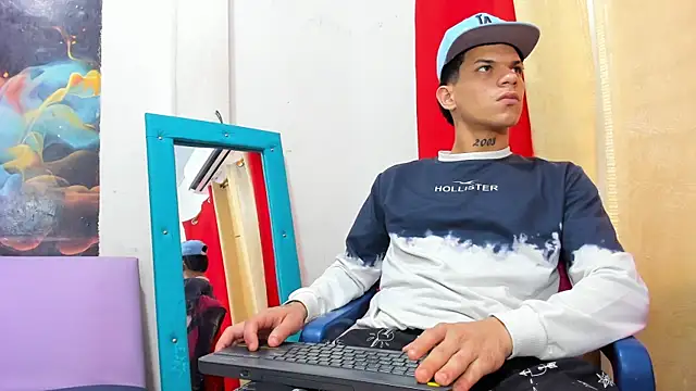 big hot boy  online show from 06-09-26, 08:09