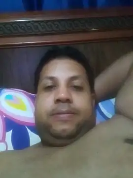 Snapshot of BustlingShirt chatting on 06-14-26, 02:24 BustlingShirt online show from 06-14-26, 02:24