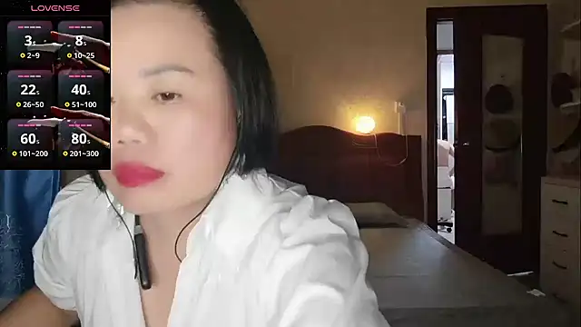 YIYI-queen online show from 06-12-26, 03:22