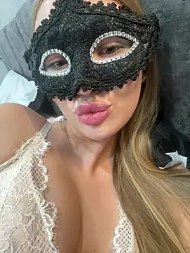 AlexandraMoore03 online show from 07-06-26, 07:27