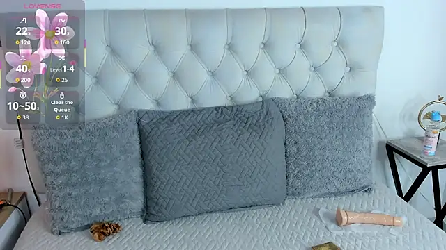 Snapshot of Valkiry_08 chatting on 06-21-26, 04:37 Valkiry 08 online show from 06-21-26, 04:37