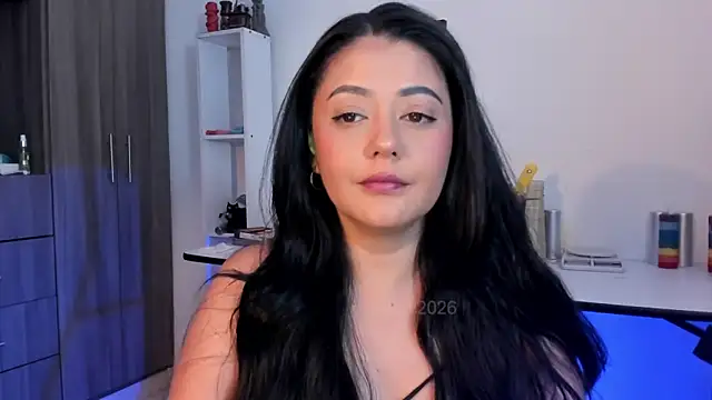 LauraToro  online show from 06-20-26, 06:38