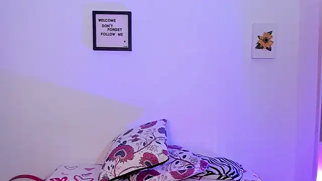 LauraToro  online show from 07-17-26, 03:57