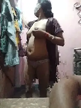 Snapshot of House_girl22 chatting on 07-03-26, 04:57 House girl22 online show from 07-03-26, 04:57