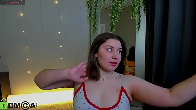 Velvet Kisss online show from 06-14-26, 01:25