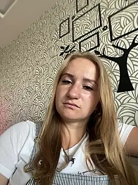 Snapshot of Emilia_kis chatting on 06-11-26, 10:35 Emilia kis online show from 06-11-26, 10:35