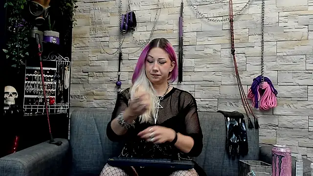 Miss Kaz online show from 07-23-26, 01:08