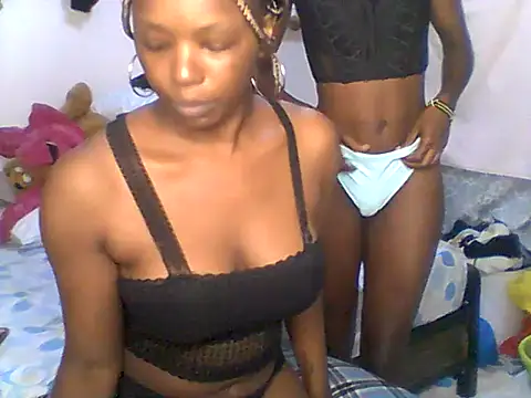 Snapshot of Ladysweetness23 chatting on 06-30-26, 04:13 Ladysweetness23 online show from 06-30-26, 04:13