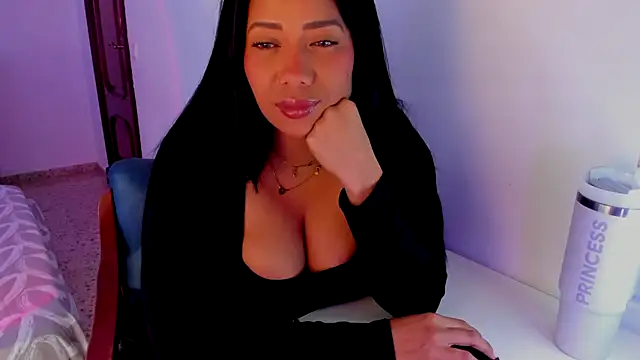 Snapshot of NicolePasqualott chatting on 12-21-25, 10:39 NicolePasqualott online show from 12-21-25, 10:39