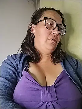 Snapshot of _Saraqueen-- chatting on 07-12-26, 02:13 Saraqueen-- online show from 07-12-26, 02:13