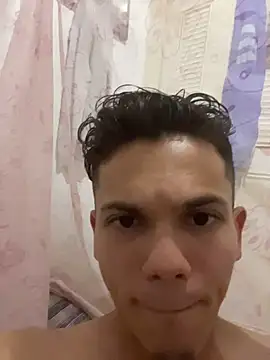 Snapshot of Felipelebleu chatting on 06-26-26, 04:50 Felipelebleu online show from 06-26-26, 04:50