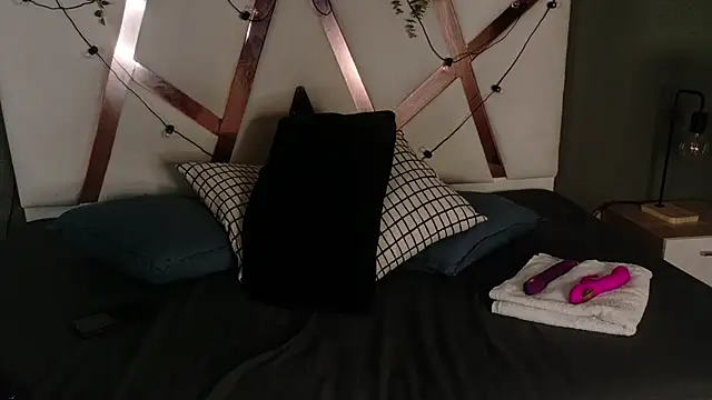 ShelyEvans   online show from 07-04-26, 12:28