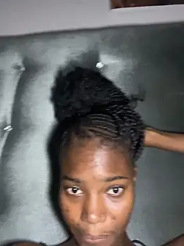 ShakiraThompss18 online show from 06-19-26, 05:45