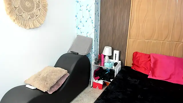 TaniaRosen online show from 06-19-26, 06:23