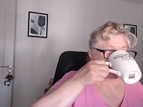 Snapshot of NoraMelow chatting on 07-07-26, 09:57 NoraMelow online show from 07-07-26, 09:57