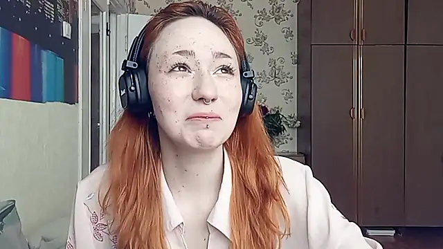 YaniraHeneisen online show from 06-17-26, 01:01