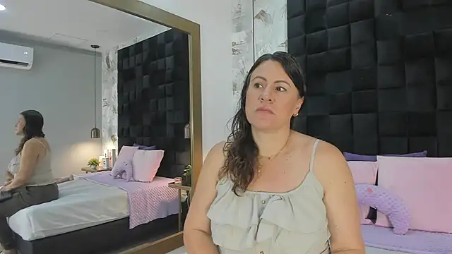CharlotteG  online show from 07-05-26, 01:29