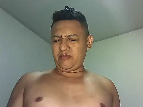 Snapshot of chriss_pacheco chatting on 06-18-26, 06:35 chriss pacheco online show from 06-18-26, 06:35