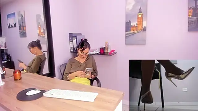 Snapshot of Greta_Borbon_ chatting on 07-16-26, 12:00 Greta Borbon online show from 07-16-26, 12:00