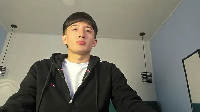 alejo leon online show from 06-19-26, 01:15