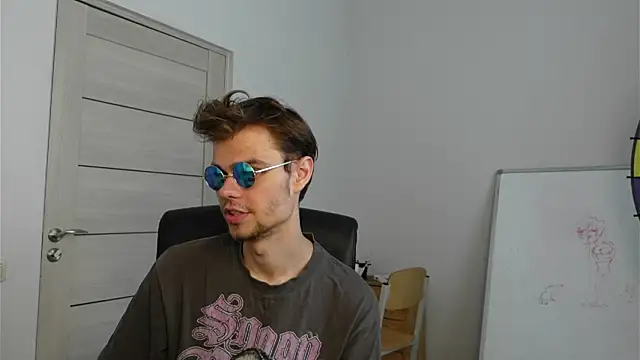 Niko Logan online show from 06-21-26, 01:24