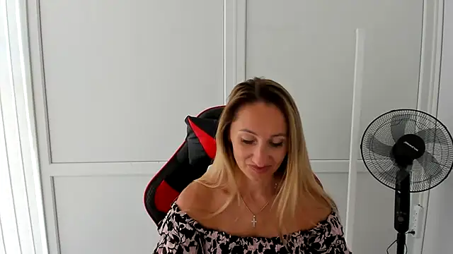 LilyDreamm online show from 06-26-26, 07:02