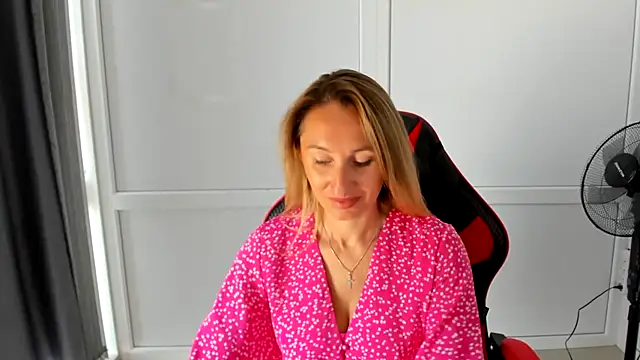 LilyDreamm online show from 07-01-26, 06:15
