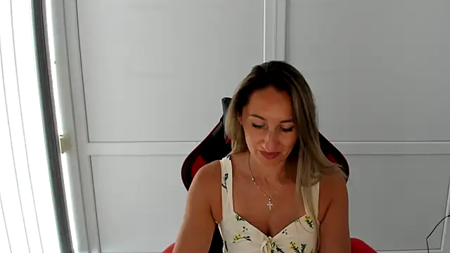 LilyDreamm online show from 07-18-26, 11:58