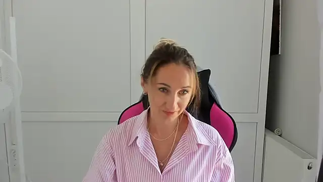 LilyDreamm online show from 07-29-26, 06:44