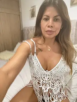 Snapshot of Valen_Milf4u chatting on 07-11-26, 12:46 Valen Milf4u online show from 07-11-26, 12:46
