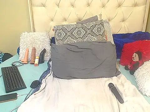 Snapshot of NoviaveeXXX chatting on 06-30-26, 08:21 NoviaveeXXX online show from 06-30-26, 08:21