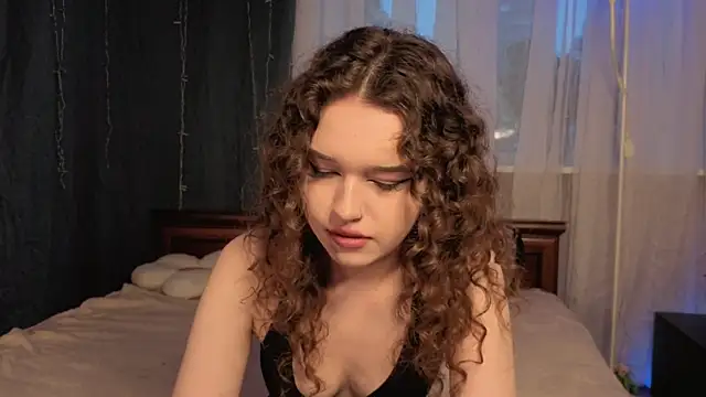 EsterReichert online show from 07-18-26, 07:17