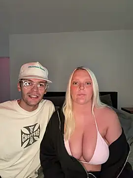 Snapshot of Blondebarbie21 chatting on 08-06-26, 03:25 Blondebarbie21 online show from 08-06-26, 03:25