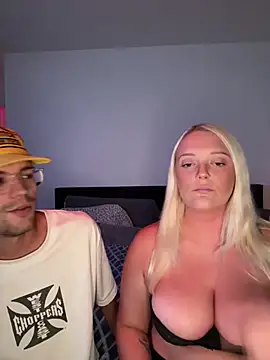 Snapshot of Blondebarbie21 chatting on 08-09-26, 12:45 Blondebarbie21 online show from 08-09-26, 12:45