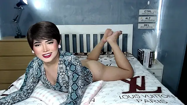 Snapshot of STUCK_on_YOU_ chatting on 10-05-25, 08:29 STUCK on YOU online show from 10-05-25, 08:29