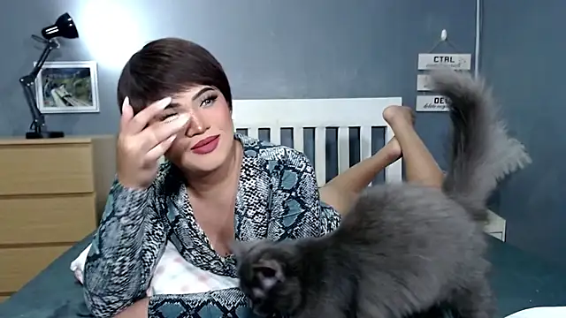 Snapshot of STUCK_on_YOU_ chatting on 01-08-26, 09:28 STUCK on YOU online show from 01-08-26, 09:28