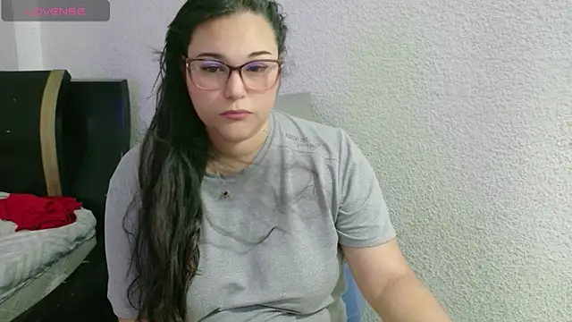 Snapshot of Zoe_2716 chatting on 08-08-26, 10:56 Zoe 2716 online show from 08-08-26, 10:56