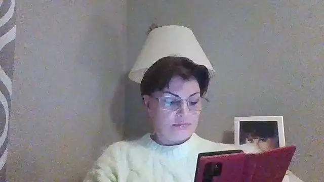 Snapshot of Cirellana chatting on 06-22-26, 02:13 Cirellana online show from 06-22-26, 02:13