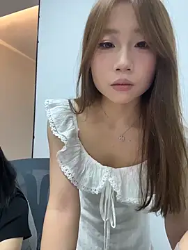 Snapshot of qiqi__77 chatting on 06-22-26, 07:27 qiqi 77 online show from 06-22-26, 07:27
