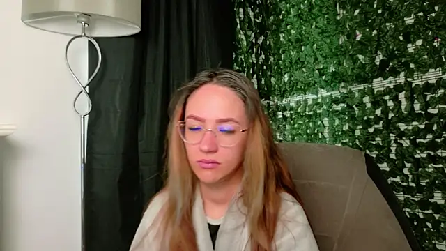 Snapshot of Nicole_Bliss chatting on 07-12-26, 07:10 Nicole Bliss online show from 07-12-26, 07:10