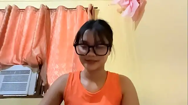 Snapshot of BobbieOuthouse chatting on 06-24-26, 04:11 BobbieOuthouse online show from 06-24-26, 04:11