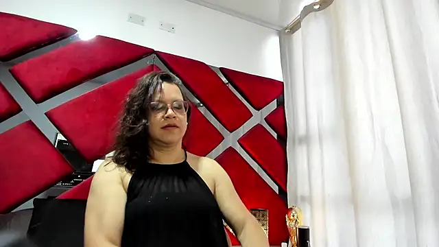 ELLE HADID online show from 07-08-26, 11:48